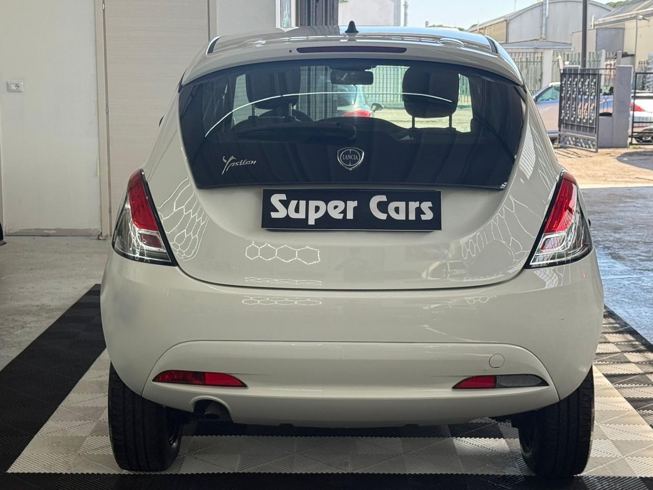 Lancia Ypsilon 0.9 TwinAir 85 CV 5 porte Metano