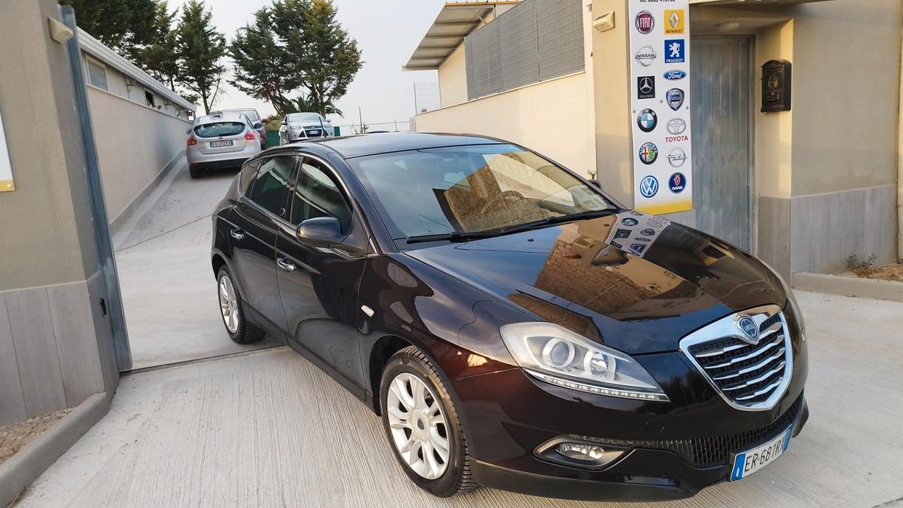 Lancia Delta 1.6 MJT DPF 105 CV Silver