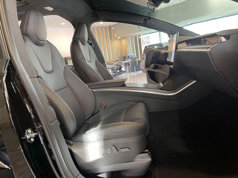 Tesla Model X Plaid 6 Posti