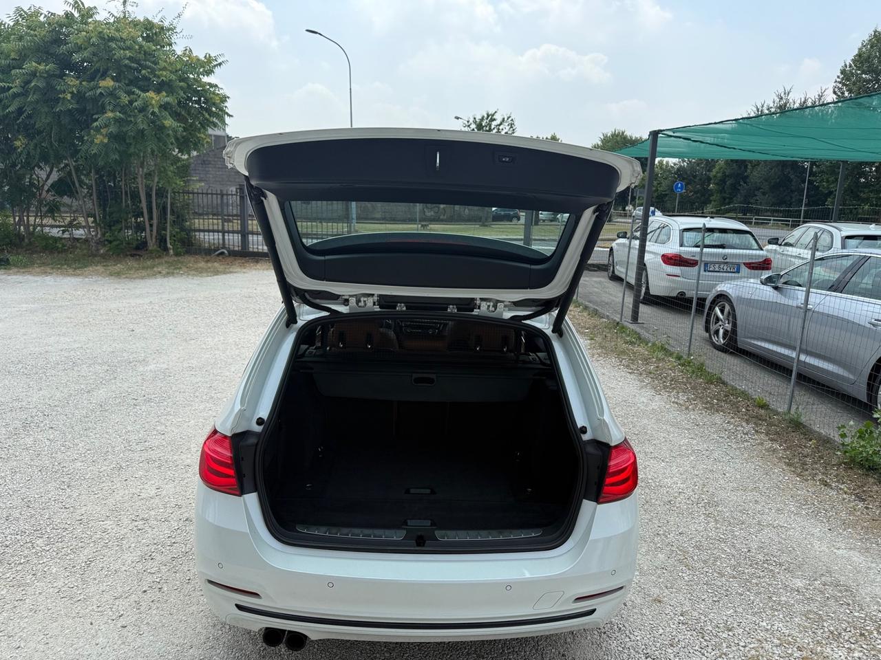 Bmw 320 320d Touring Sport Navi+Led+Pelle