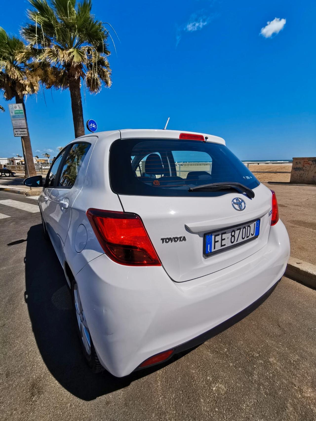 Toyota Yaris 1.4 D-4D 5 porte Lounge 2016
