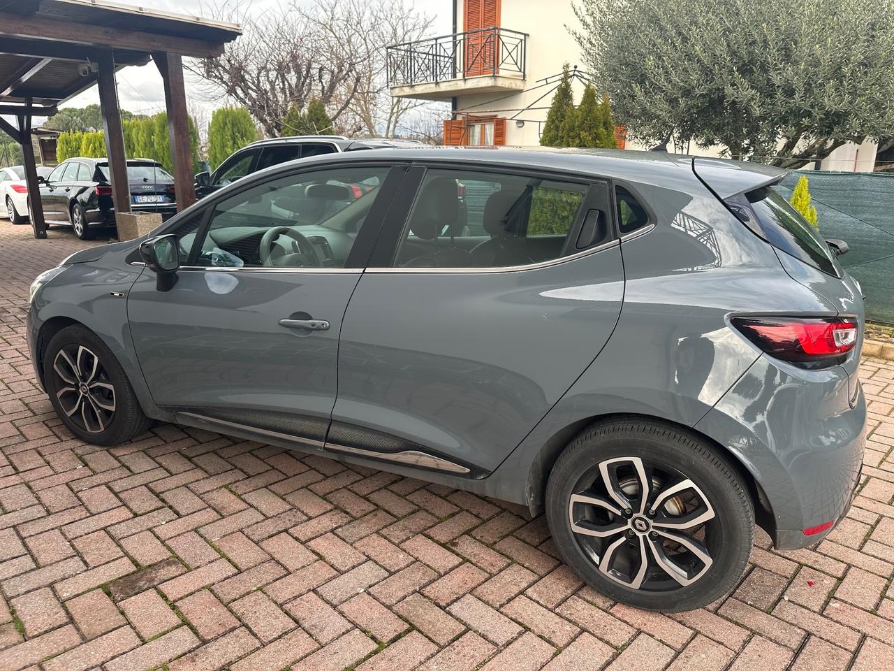 Renault Clio dCi 8V 90 CV 5 porte Moschino Intens