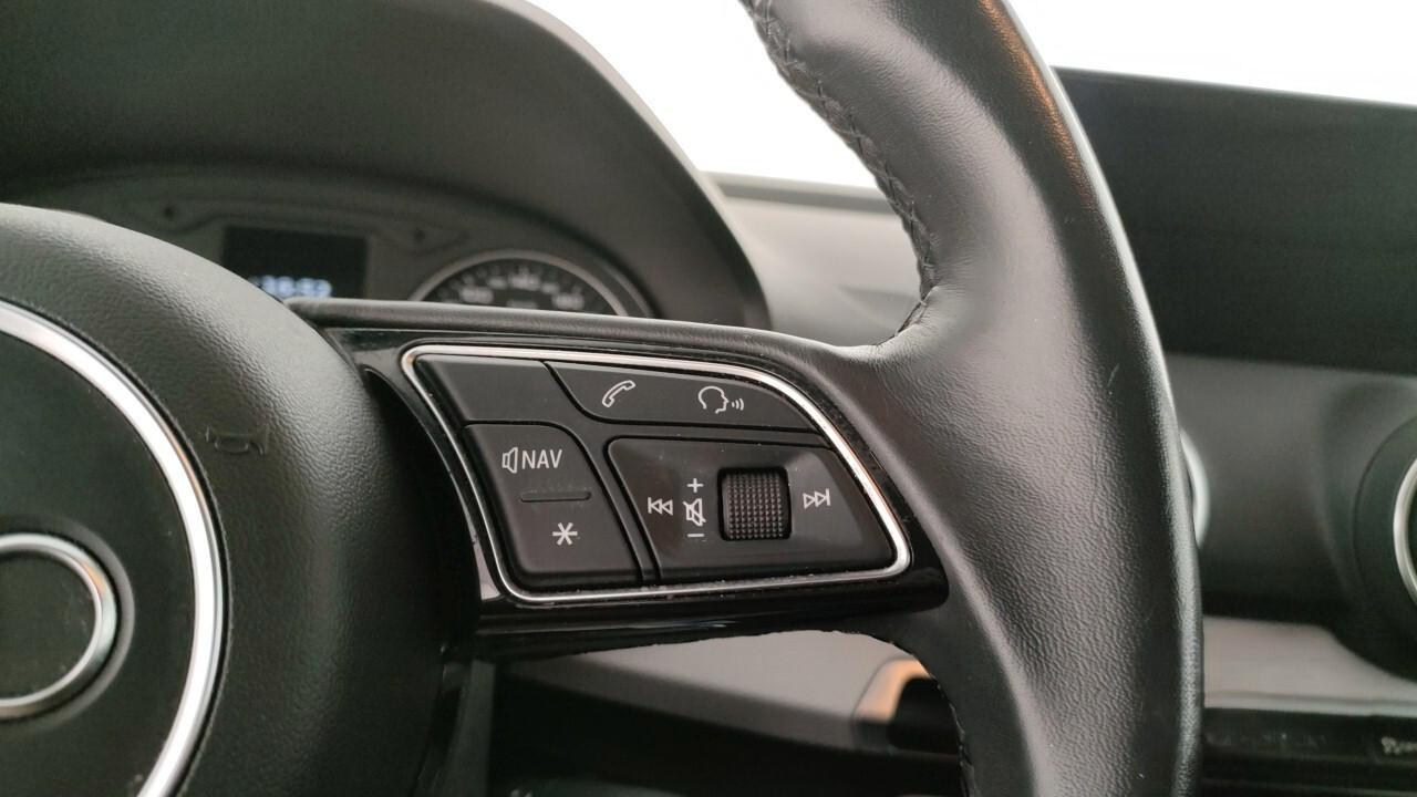 Audi Q2 30 TDI Identity Black