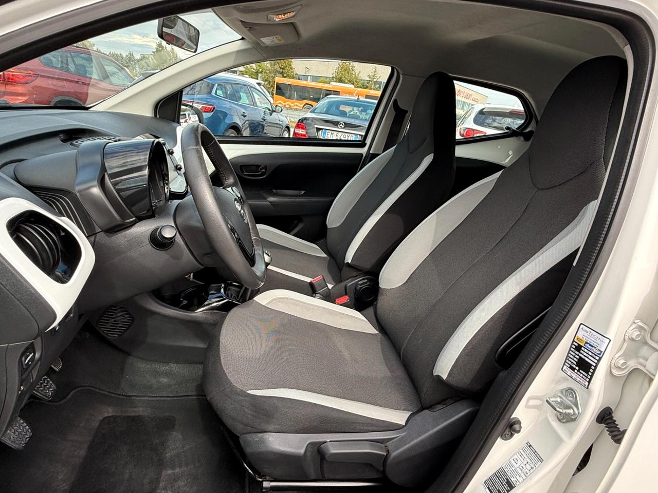 Toyota Aygo 1.0 Benzina 69 CV 5 porte x-play