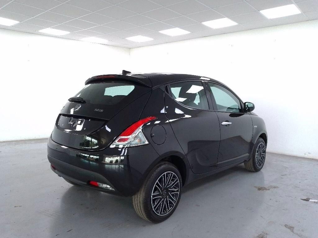 Lancia Ypsilon 1.0 FireFly 5 porte S&S Hybryd Gold