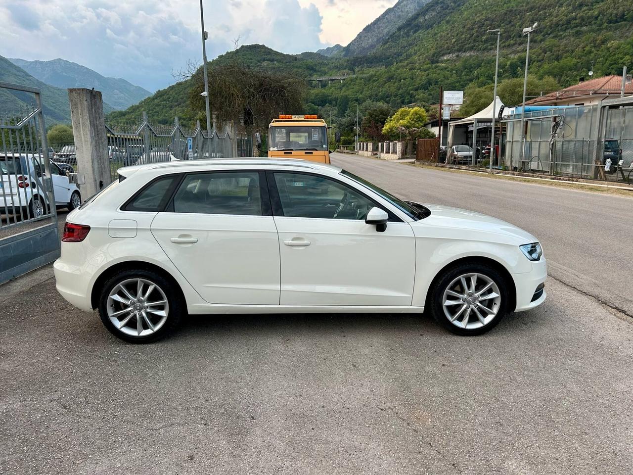 Audi A3 SPB 1.6 TDI 105 CV Ambition PELLE XENO NAVI