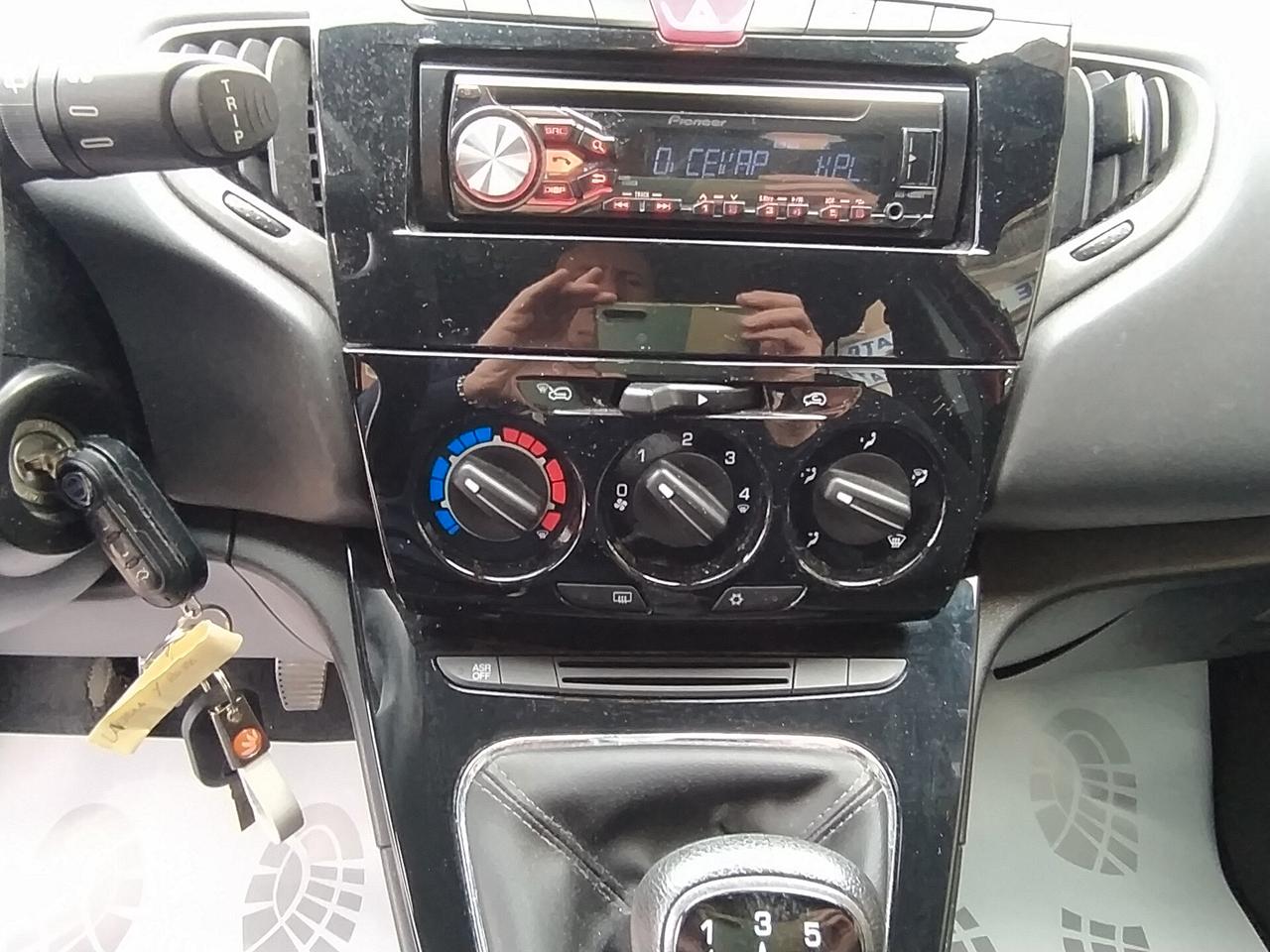 Lancia Ypsilon 1.2 69 CV 5 porte GPL Ecochic Silver Neopatentati