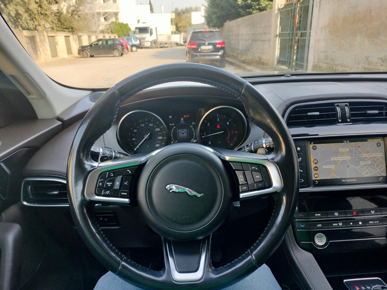 Jaguar F-Pace 2.0 D 180 CV AWD aut. Prestige