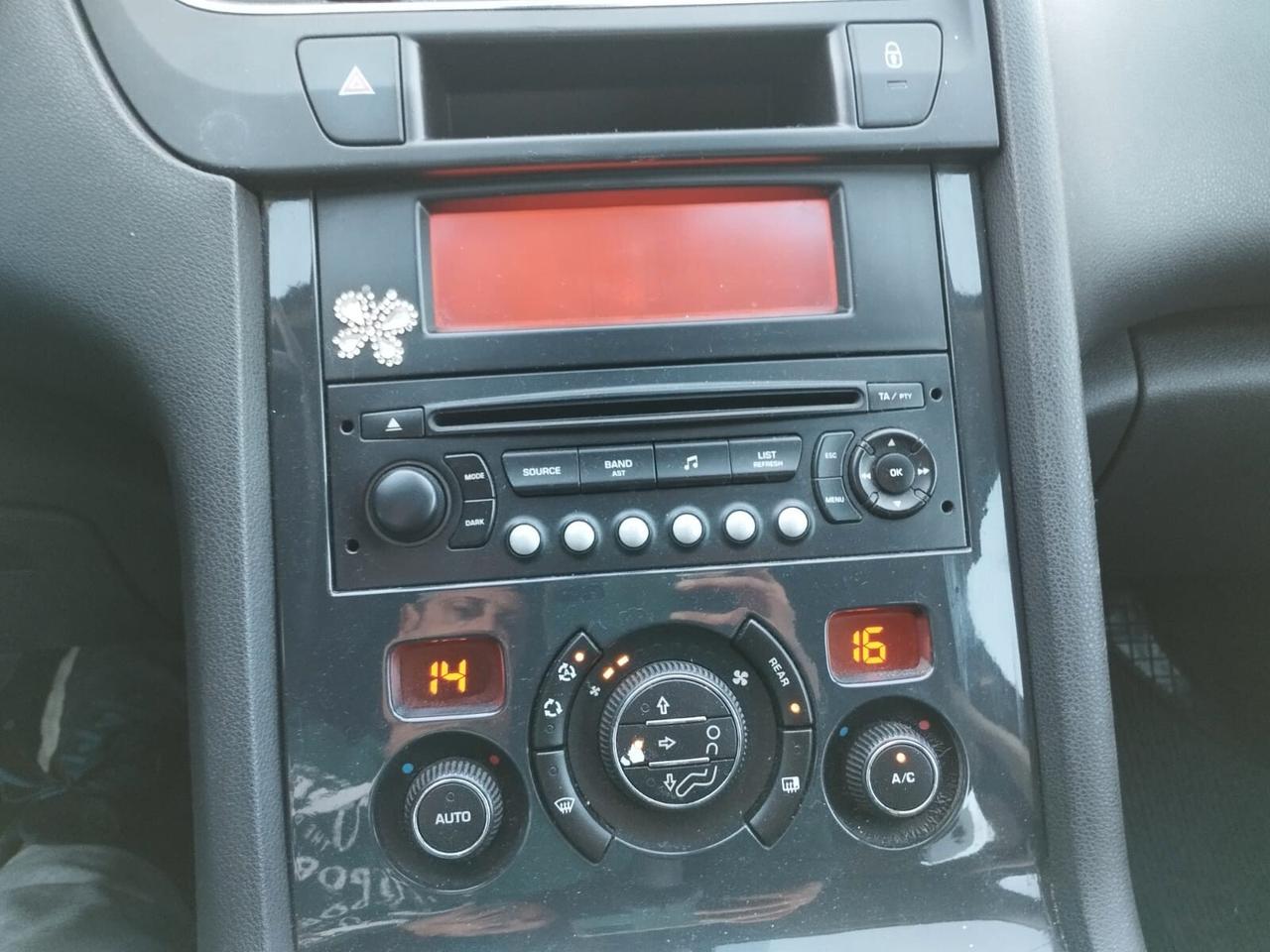 PEUGEOT 5008 1.6 HDi 7 POSTI