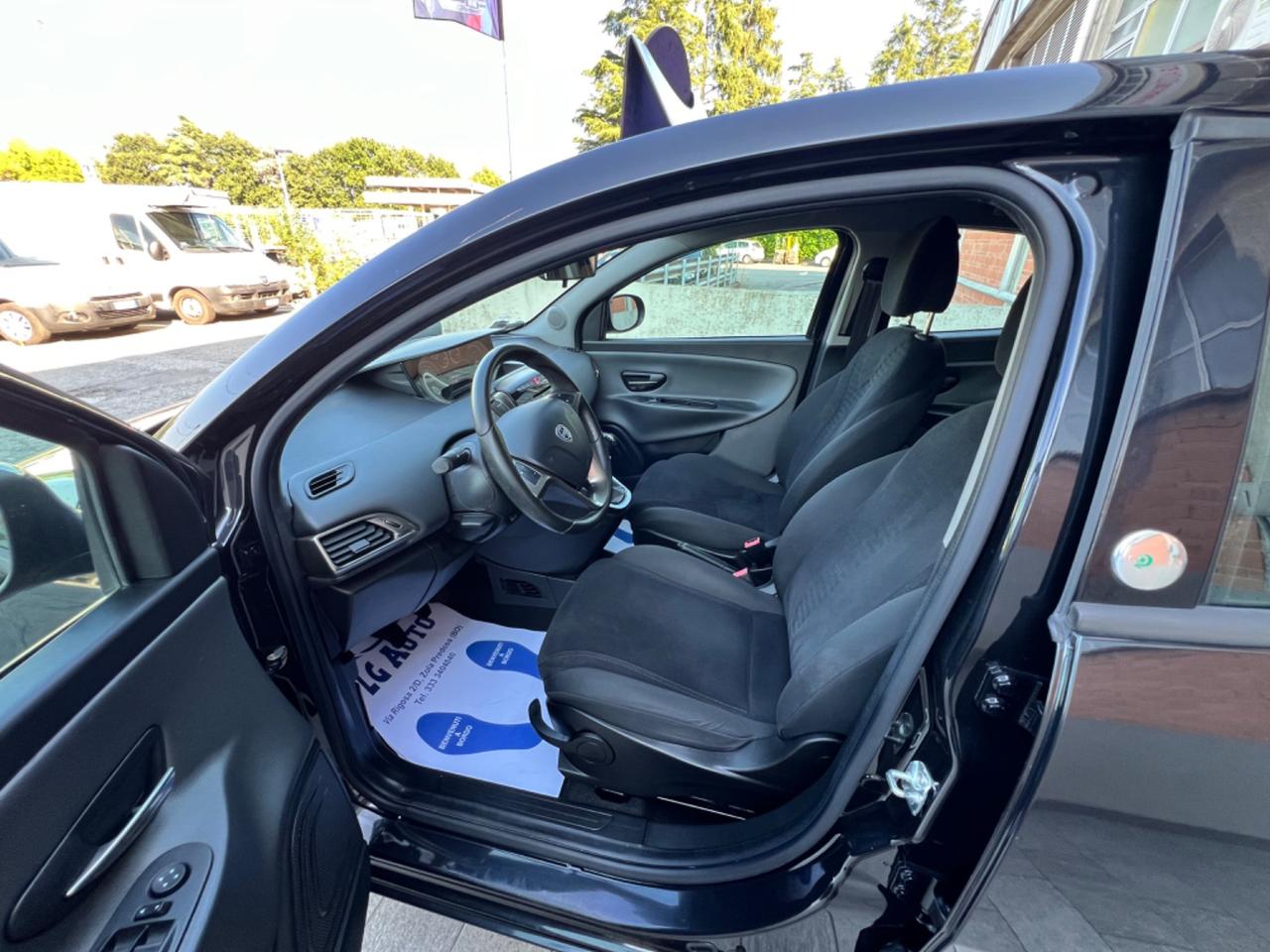 Lancia Ypsilon 0.9 TwinAir 85 CV 5 porte Metano Ecochic Gold