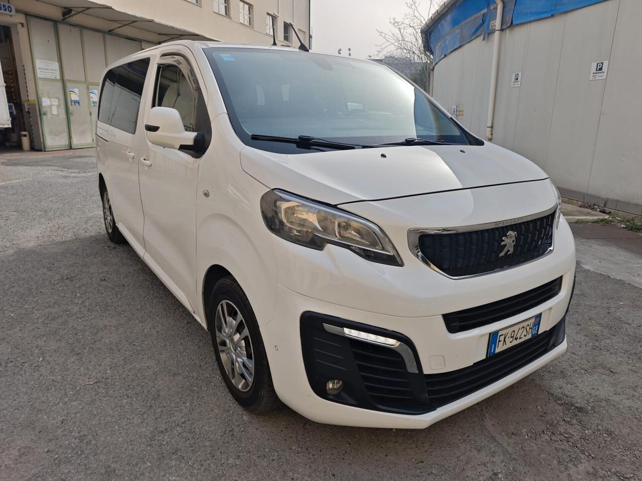 Peugeot Traveler- Pulmino 9 posti-2017