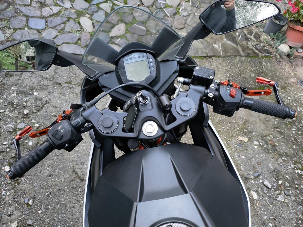 Ktm duke 390 neopatentati