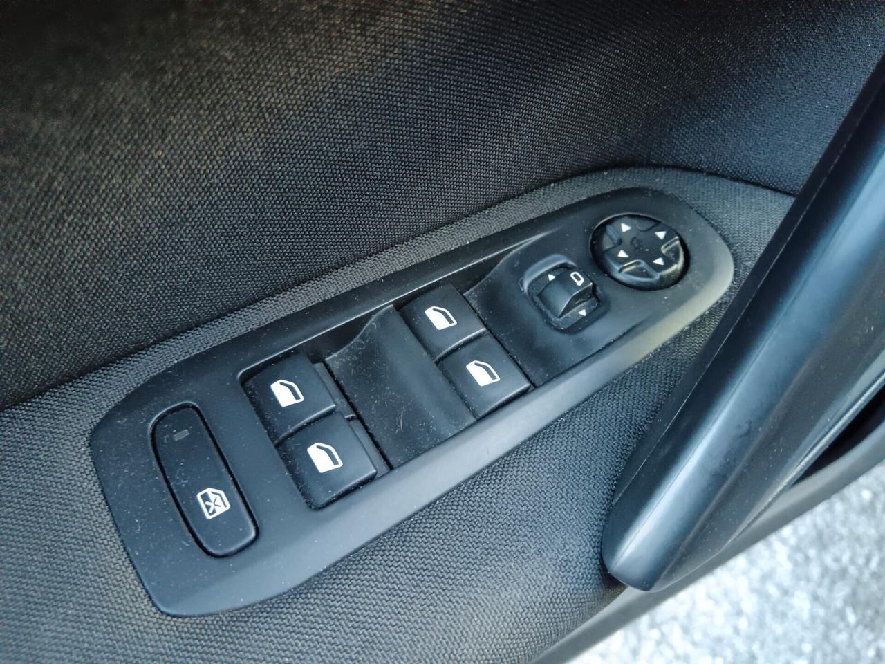 Peugeot 308 1.6 BLUEHDI 120CV NEOPATENTATI