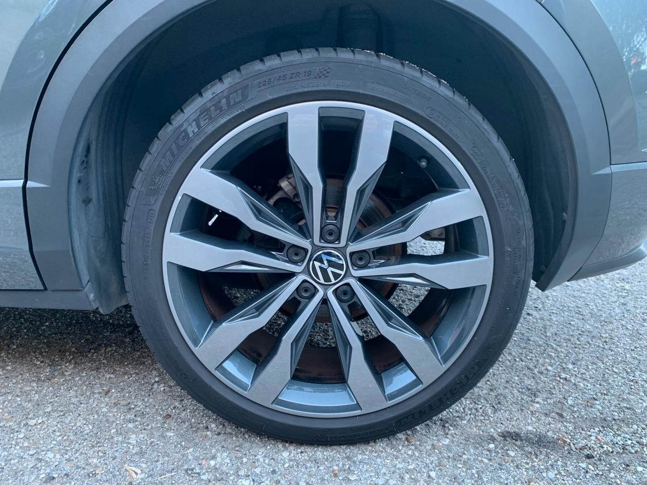 Volkswagen T-Roc 1.5 TSI ACT DSG Sport R-LINE