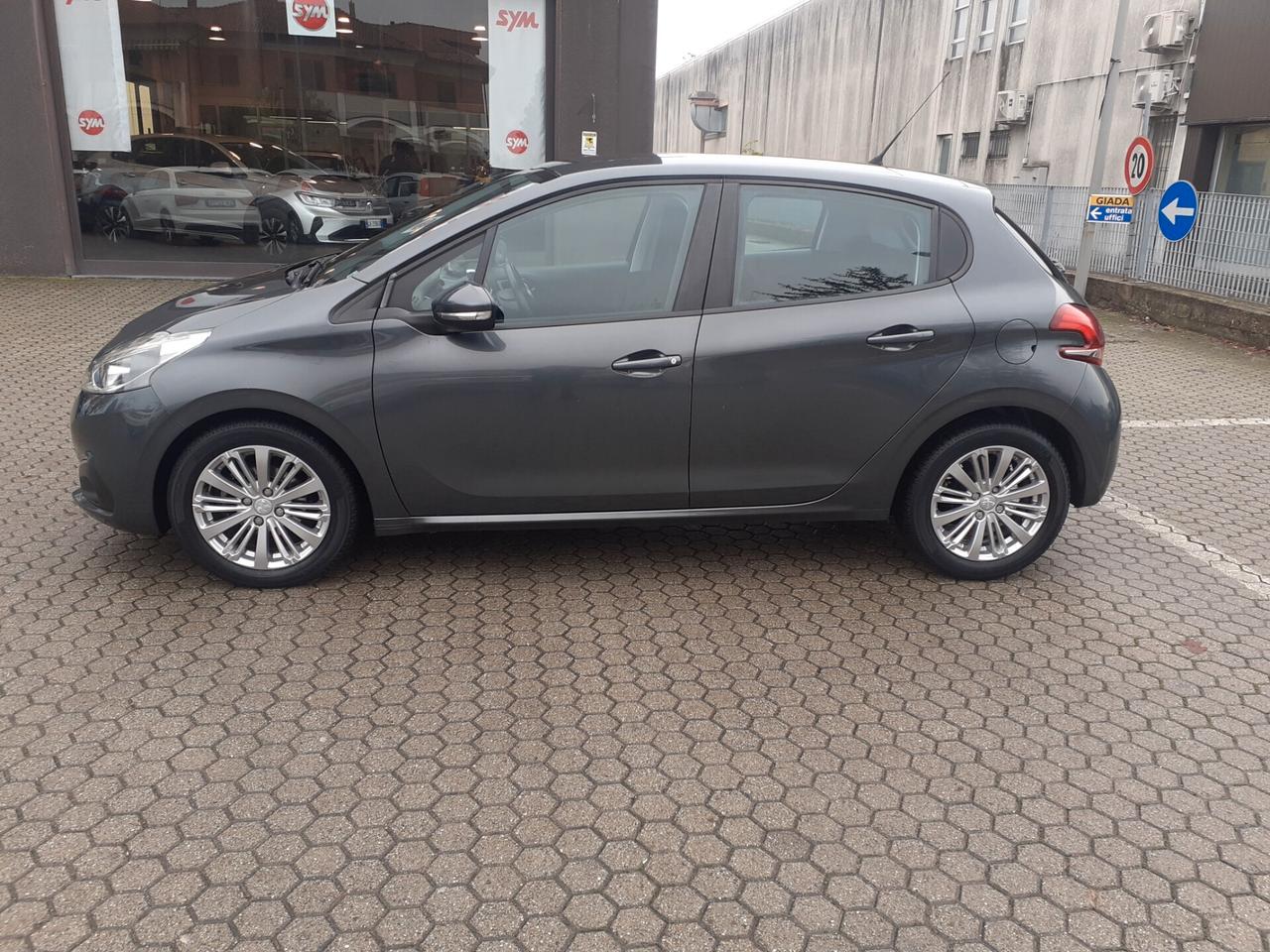 Peugeot 208 PureTech 82 5p. GPL Allure