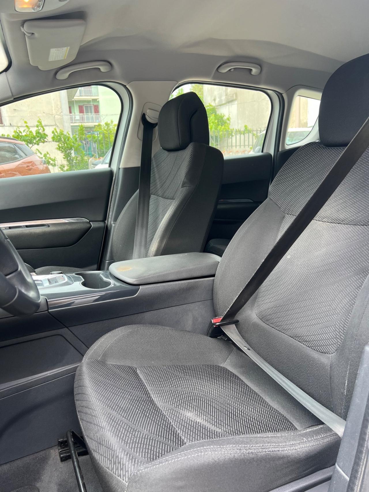 Peugeot 3008 1.6 HDi 110CV cambio robotizzato