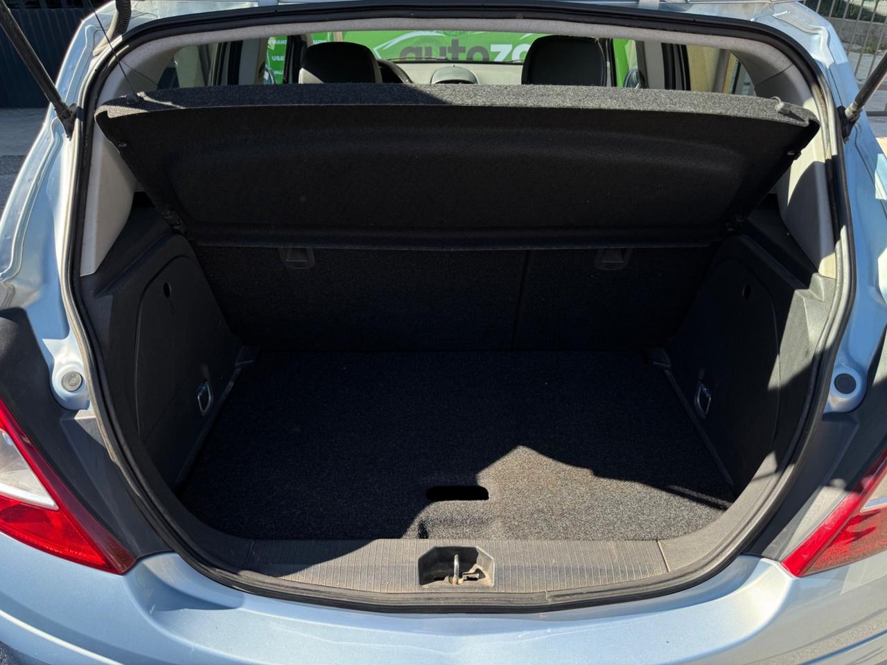 Opel Corsa 1.2 5 porte Cosmo
