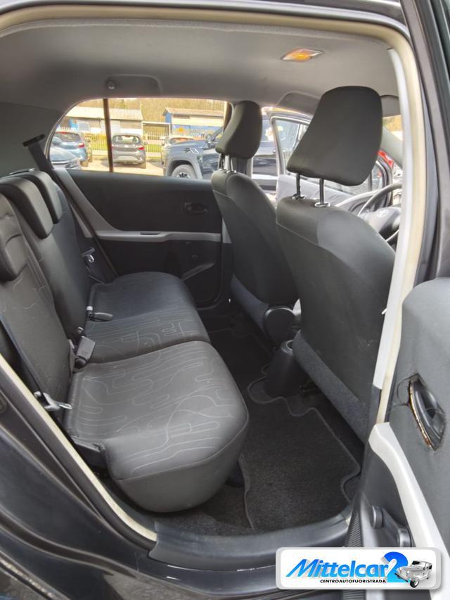 TOYOTA Yaris 1.0 5 porte Now