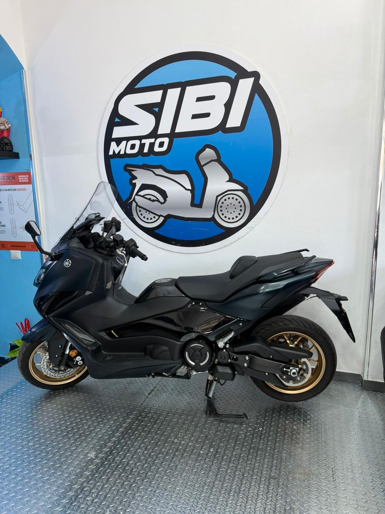 YAMAHA T-MAX 560