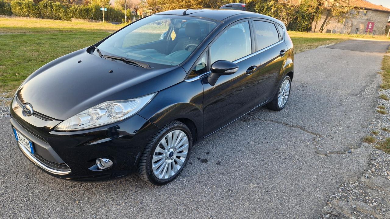 Ford Fiesta 1.4 5 porte Bz.- GPL Titanium Top neopatentati