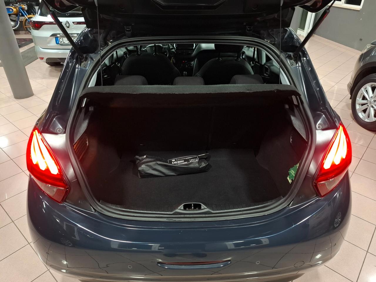 Peugeot 208 1.2 benzina NEOPATENTATO