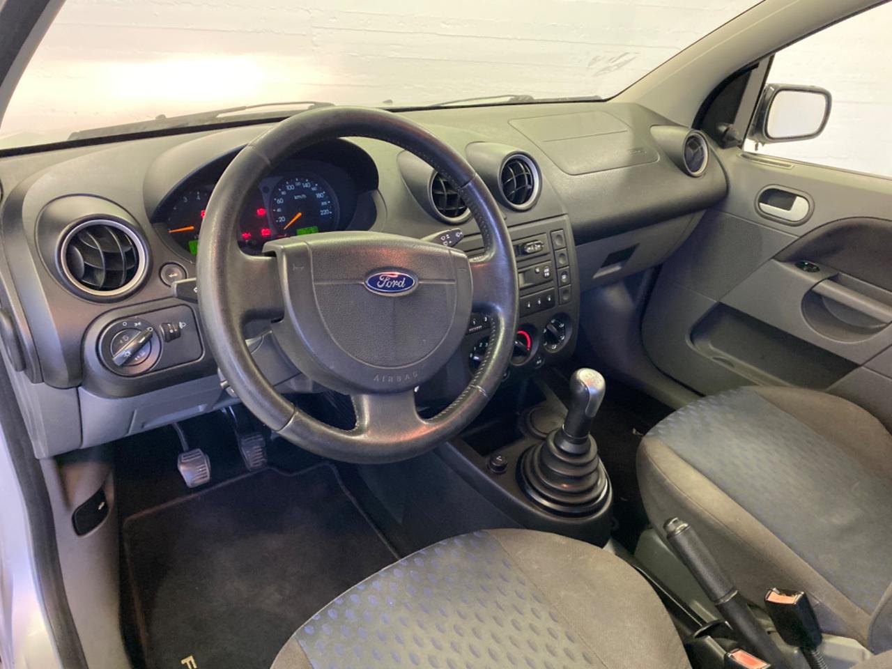 Ford Fiesta 1.4 16V 5p. Ghia