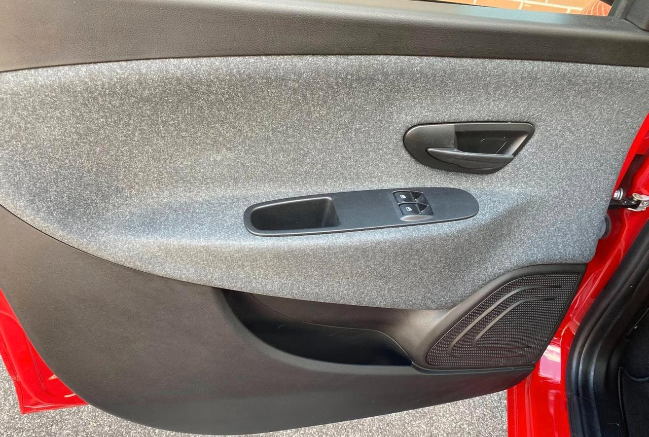 LANCIA YPSILON HYBRID 1.0cc OK NEOPATENTATI