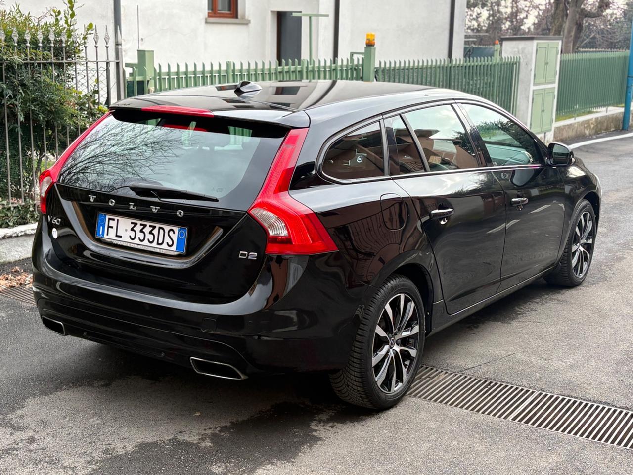 Volvo V60 Geartronic R-design EURO 6B