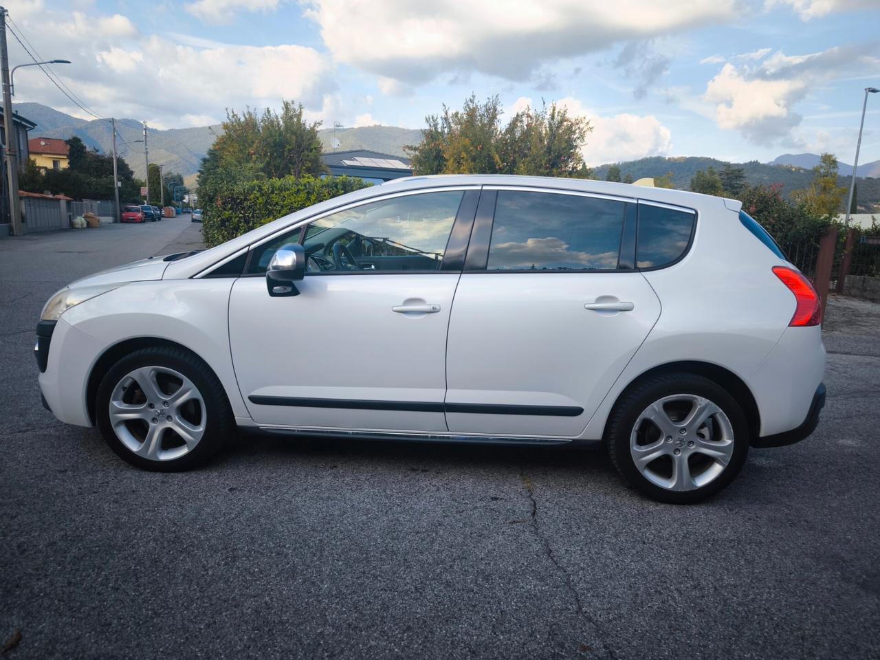 PEUGEOT 3008 HDI- ALLURE -CAMBIO AUTOMATICO
