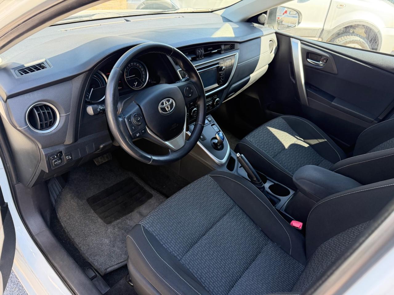 Toyota Auris Touring Sports 1.8 Hybrid Lounge