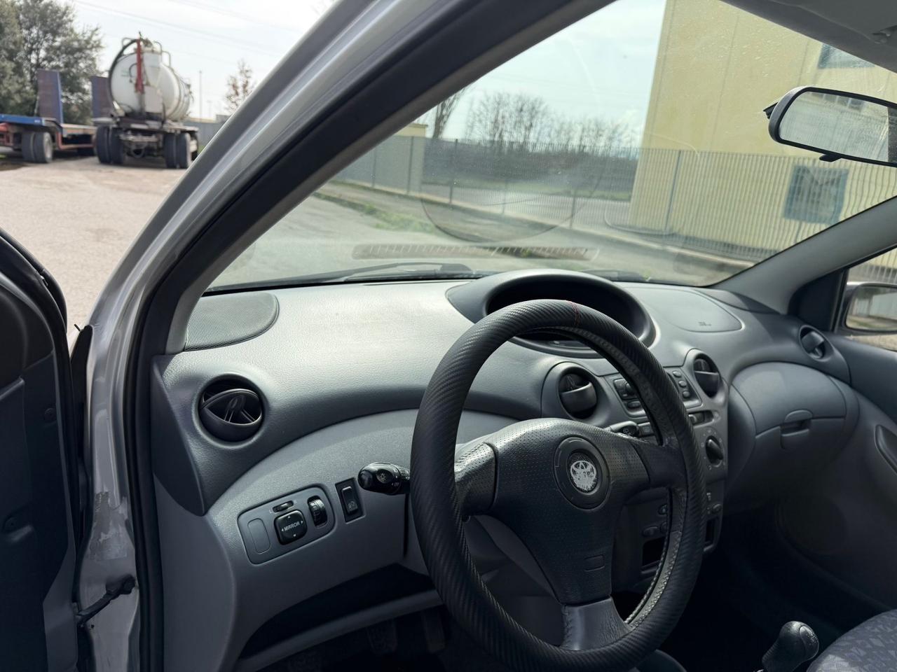 Toyota Yaris 1.3i 16V cat 5 porte Luna