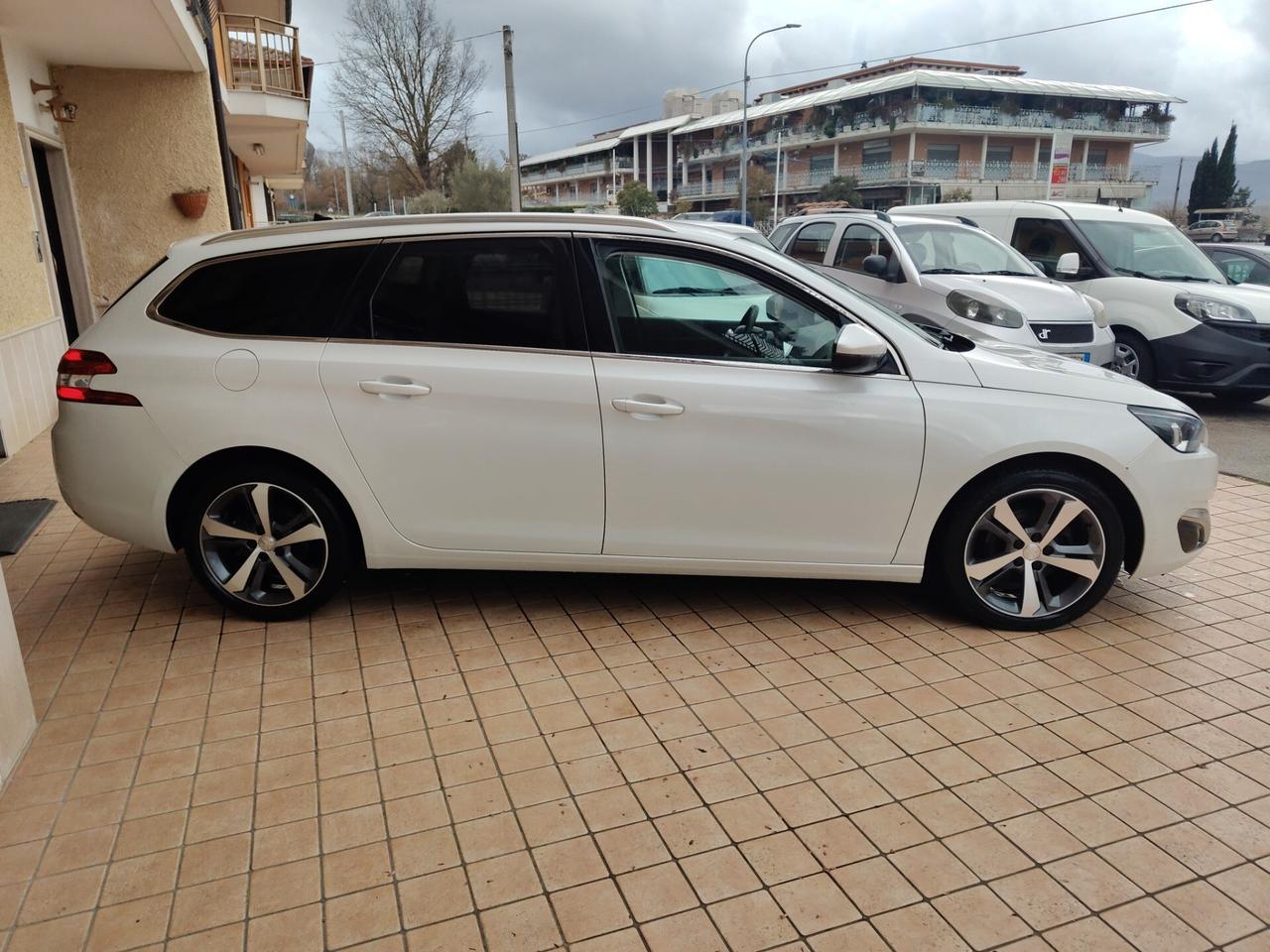 Peugeot 308 BlueHDi 120 S&S EAT6 SW Allure