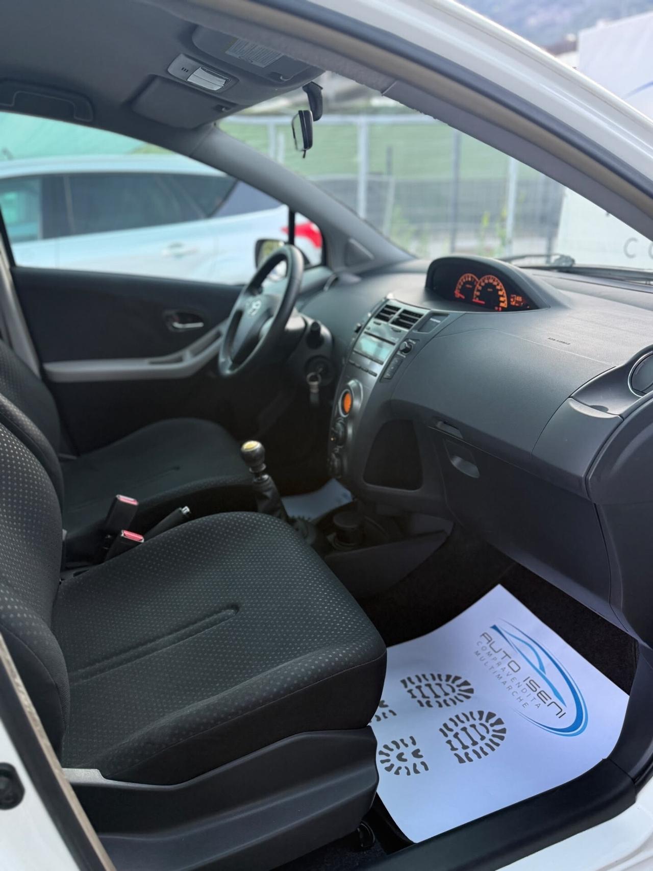 Toyota Yaris 1.3 5 porte SOLO 98.000 KM NEOPATENTATI OK