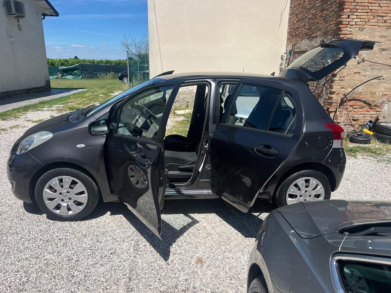 Toyota Yaris 1.0 5 porte