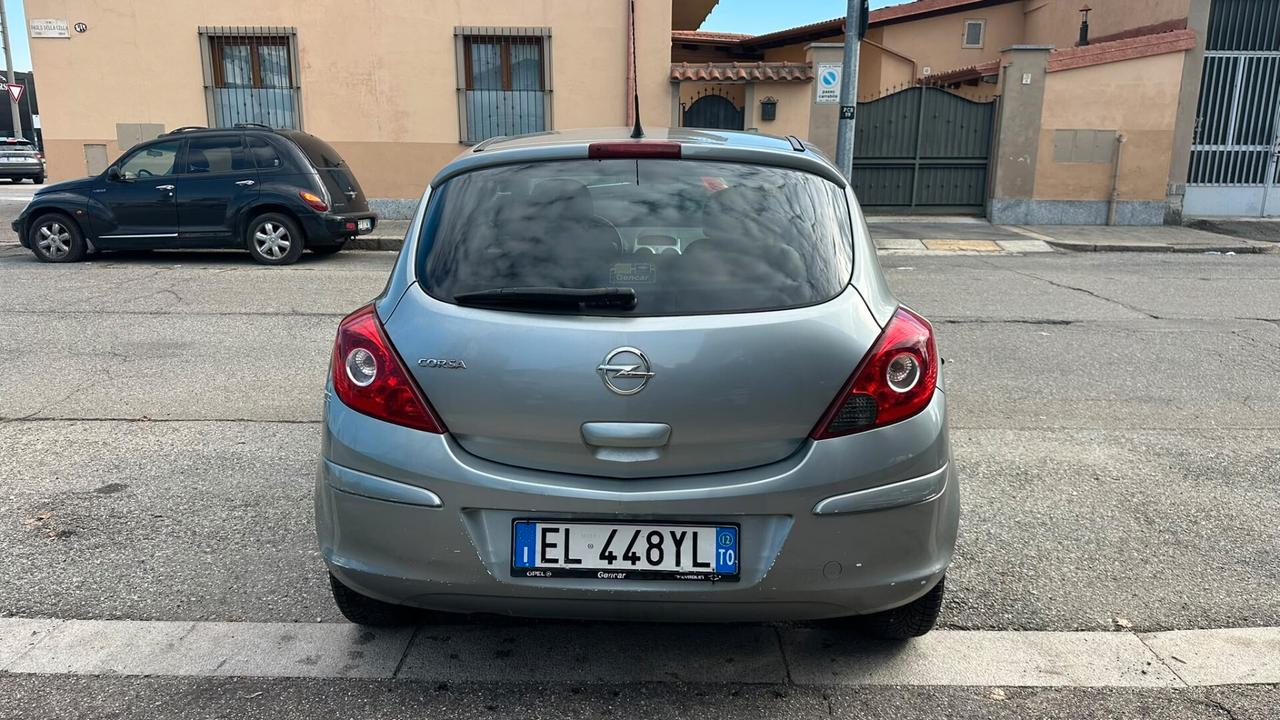 Opel Corsa 1.2 3 porte b-color