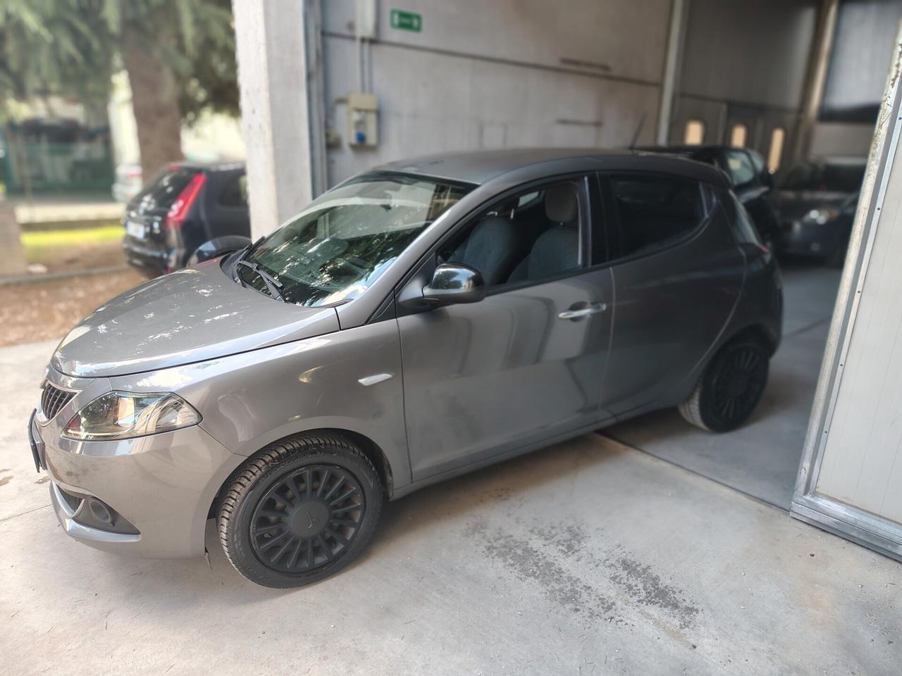 Lancia Ypsilon Hybrid AL PREZZO DEL BENZINA!!!