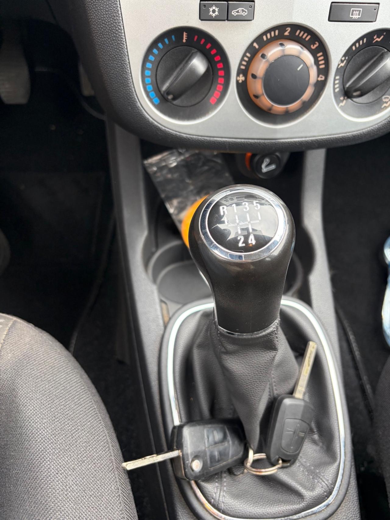 Opel Corsa 1.2 5 porte Cosmo