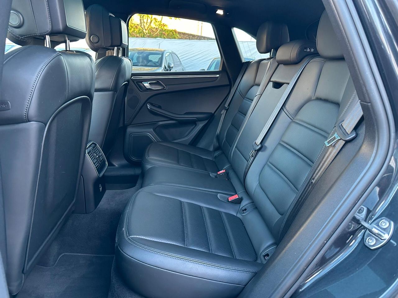 Porsche Macan 2.0 benzina 245 cv - 2021