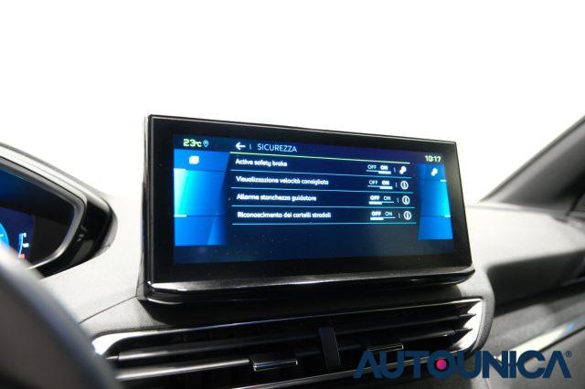 PEUGEOT 3008 HYBRID4 300 E-EAT8 ALLURE PACK