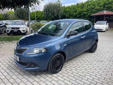 Lancia Ypsilon 1.0 FireFly 5 porte S&S Hybrid Ecochic Silver