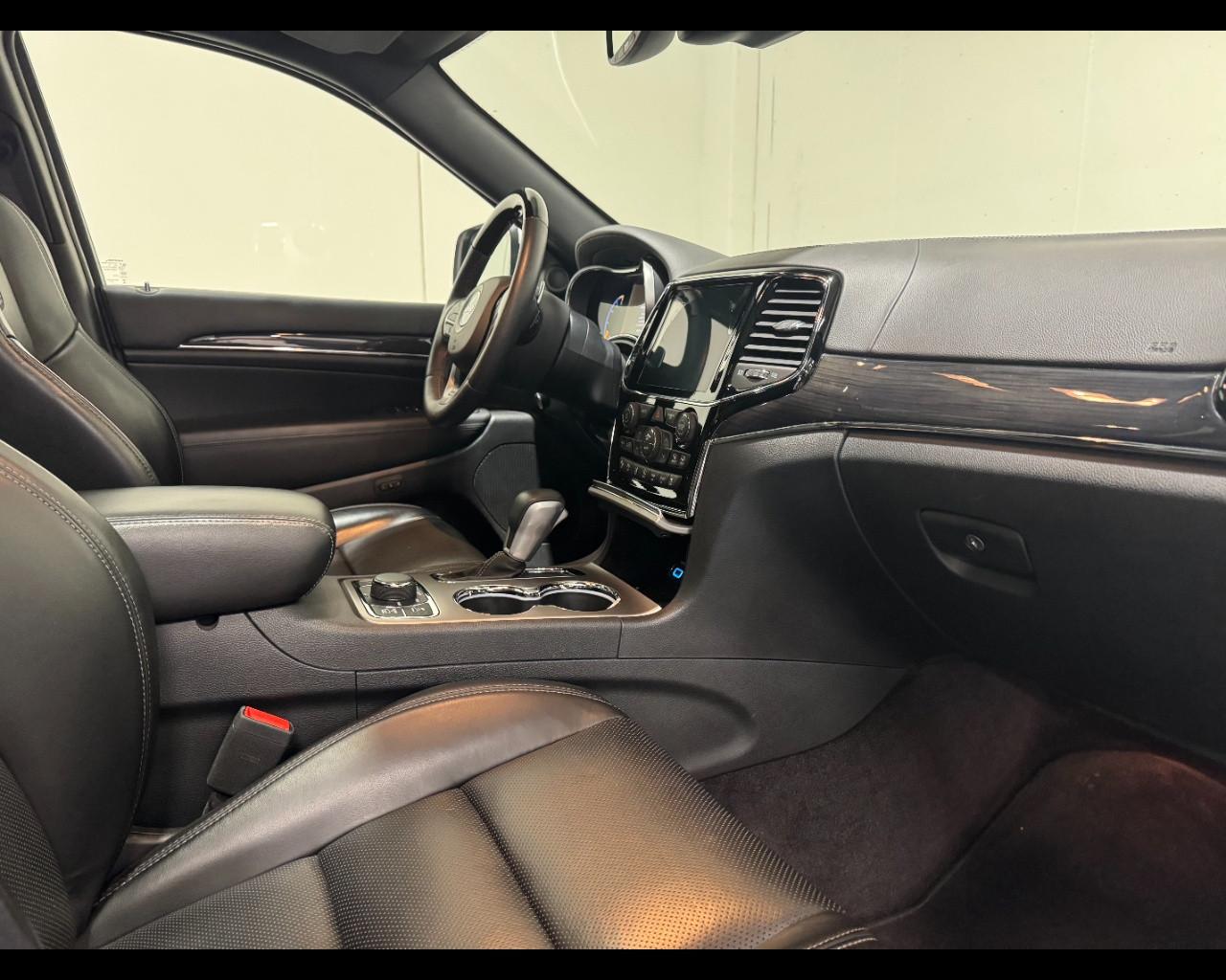 JEEP GRAND CHEROKEE 3.0 AUTO OVERLAND