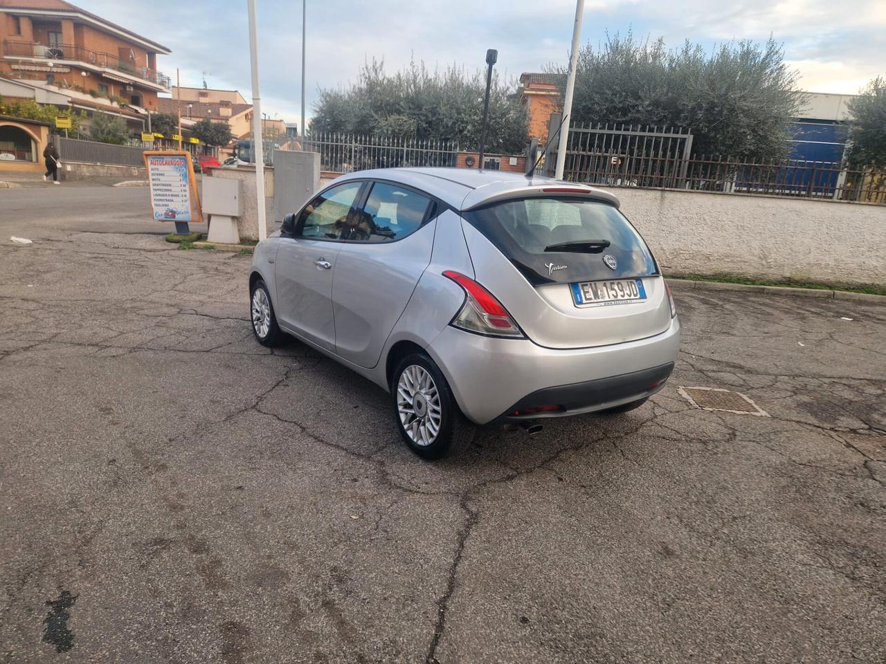 Lancia Ypsilon 1.2 69 CV 5 porte GPL Ecochic Silver