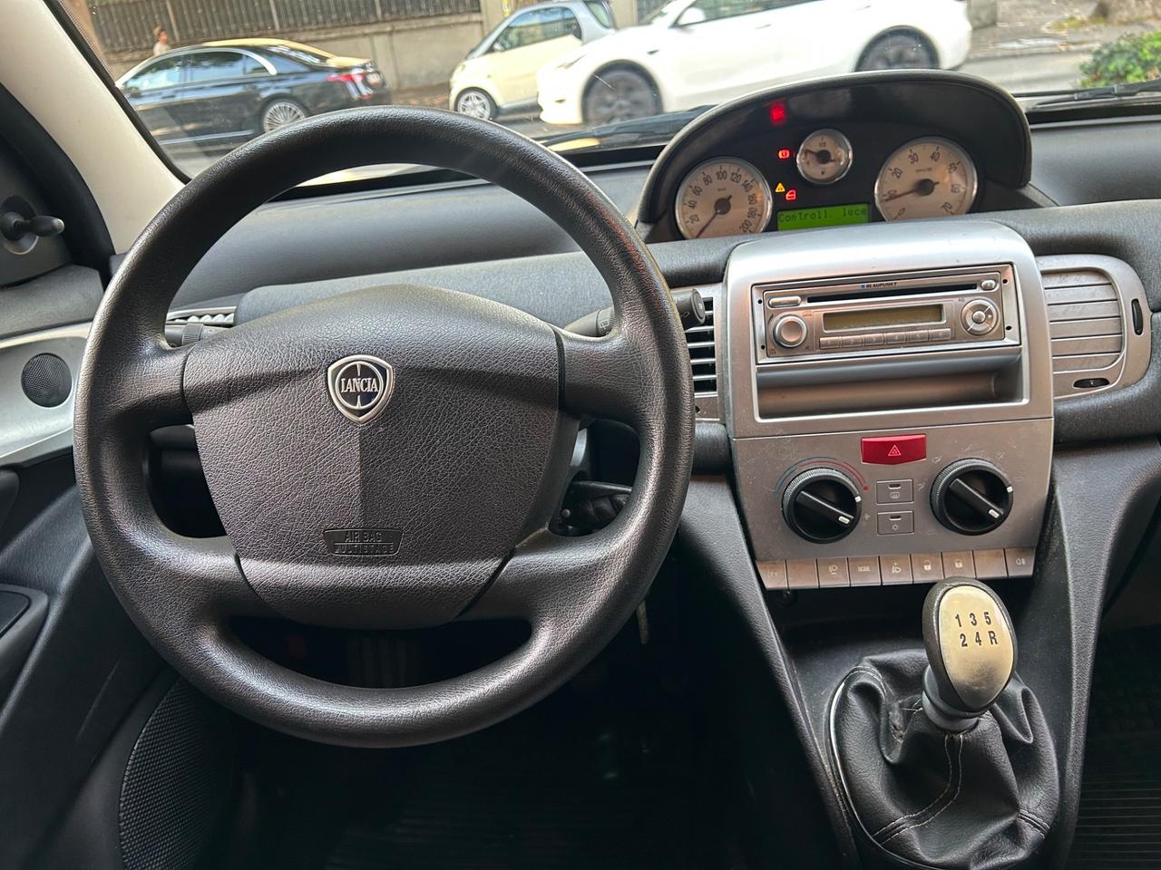 Lancia Ypsilon 1.2 8v Argento 69cv EURO 5 | NEOPATENTATI!!!