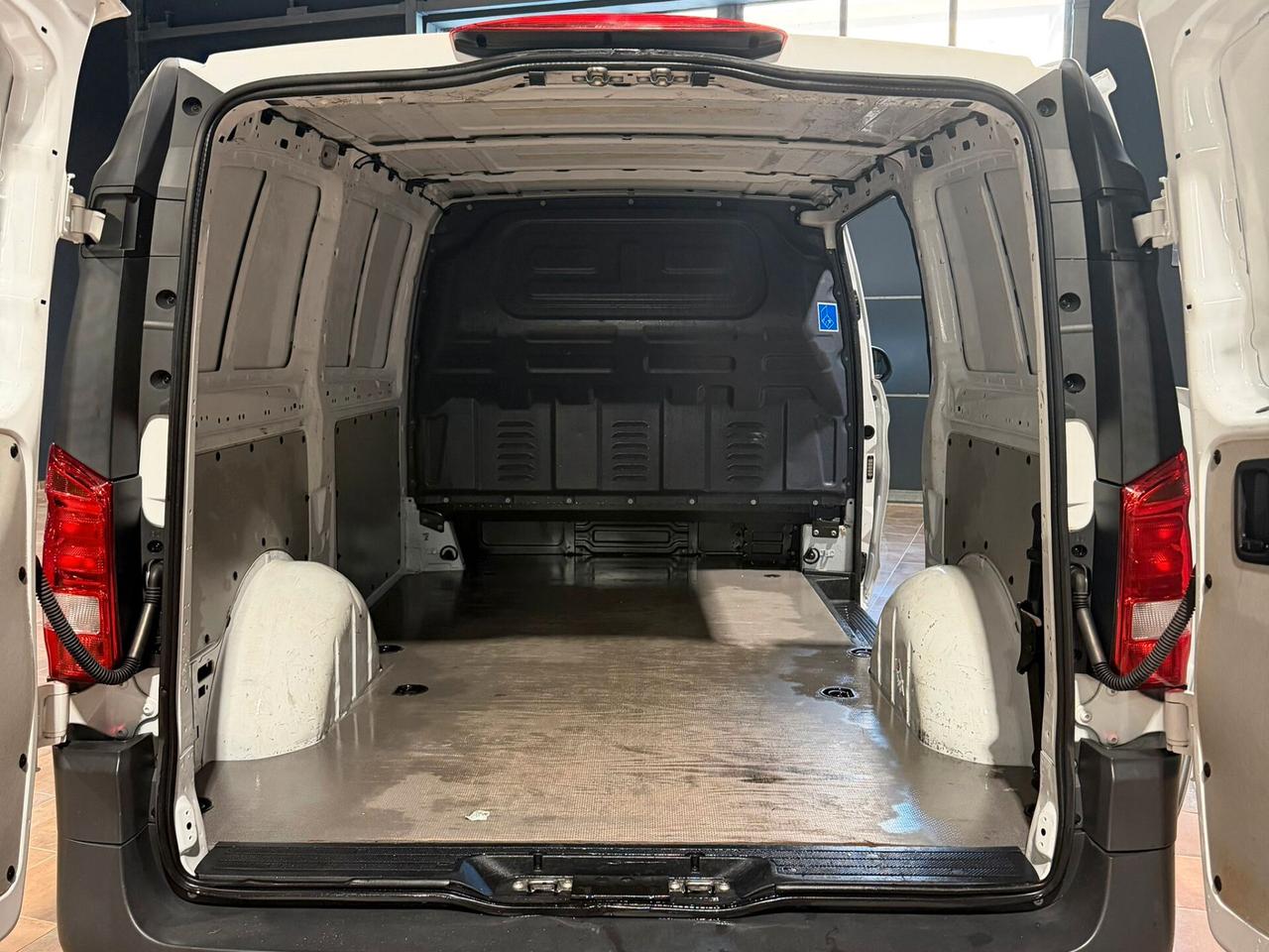 MERCEDES EVITO LONG ELETTRICO