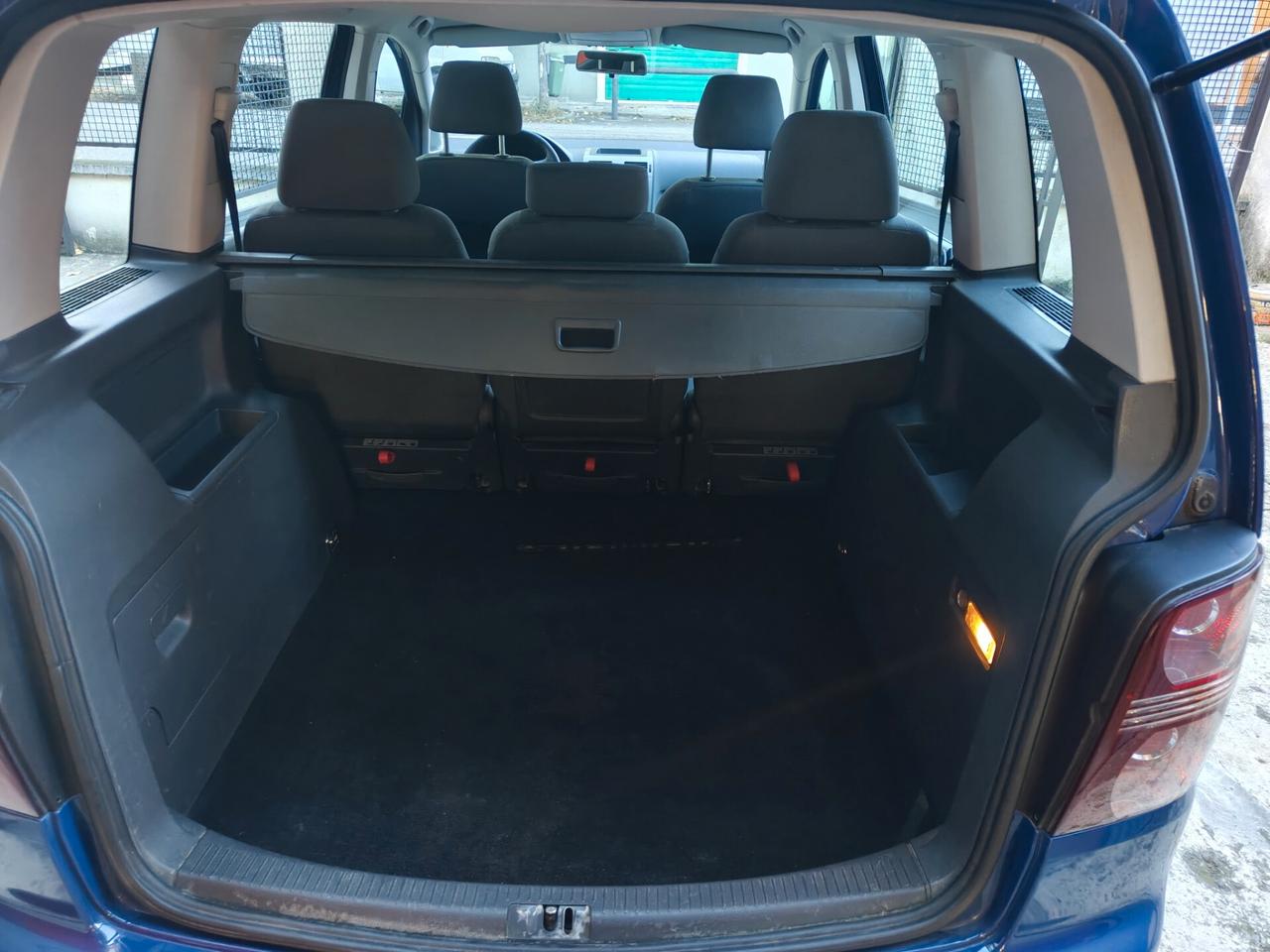 Volkswagen Touran 1.6 Conceptline