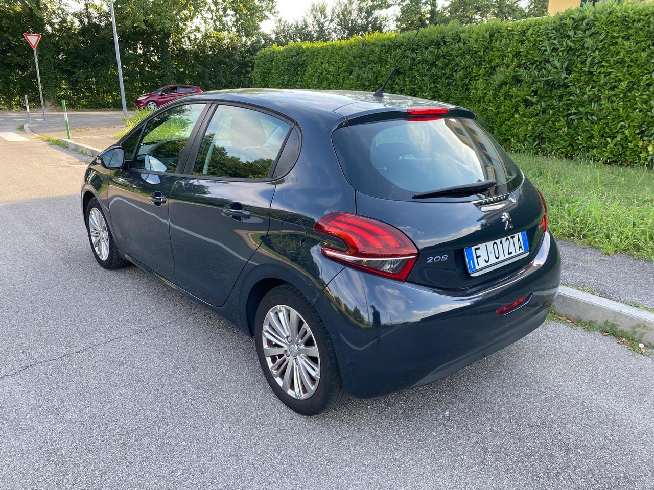 Peugeot 208 PureTech 82 5 porte Allure