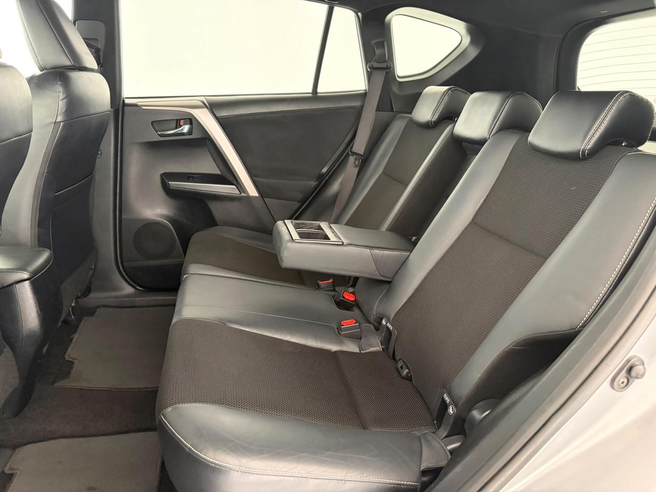 Toyota RAV4 2.0 D-4D 2WD Style