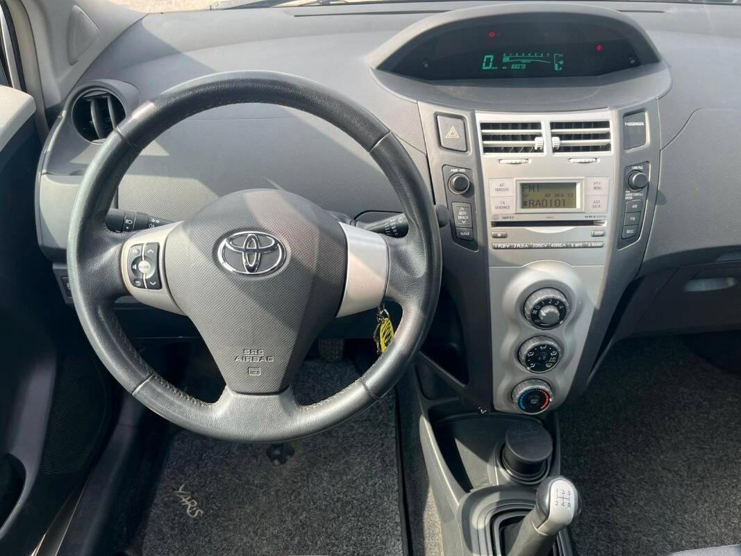 Toyota Yaris 1.0 Sol 5p