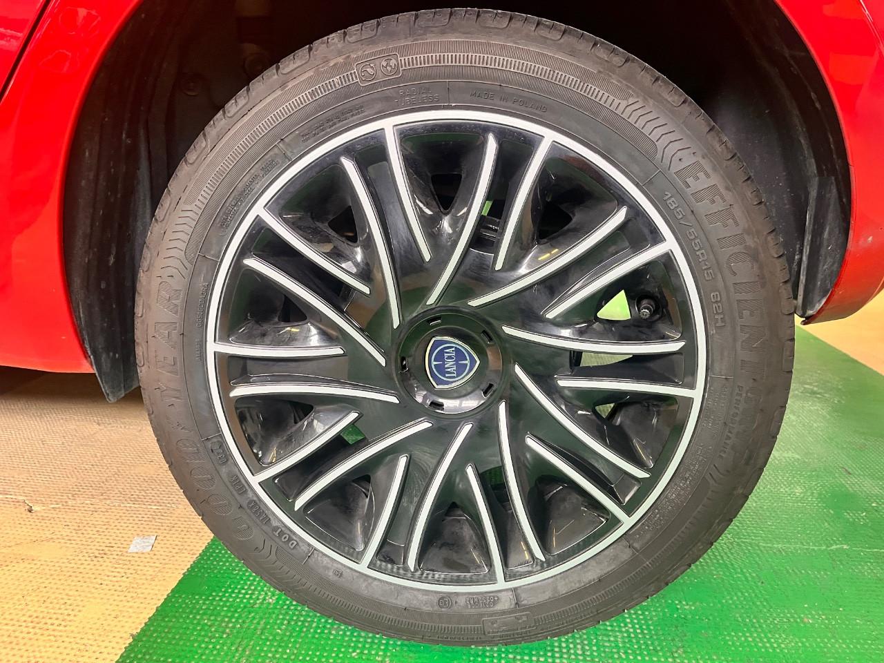 Lancia Ypsilon 1.0 FireFly 70cv Hybrid Oro