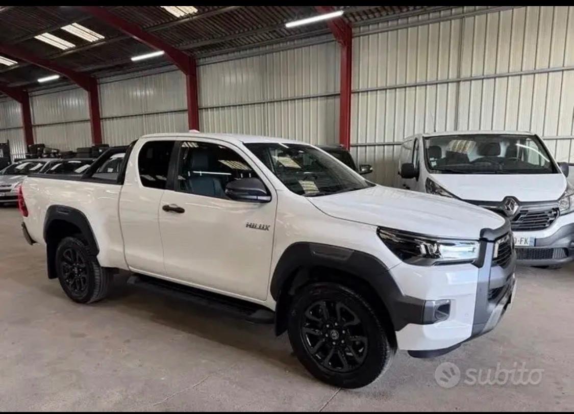 Toyota Hilux 2.8 D-4D A/T 4WD 4 porte Double Cab GR SPORT